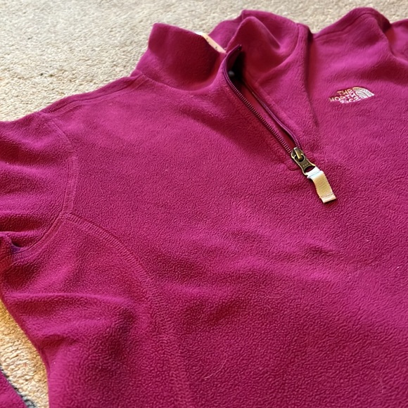 The North Face Sweater - Picture 4 of 4